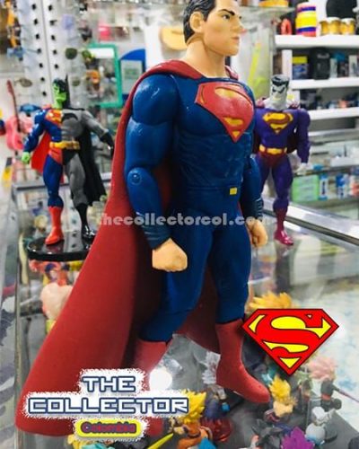 figura de colección de superman